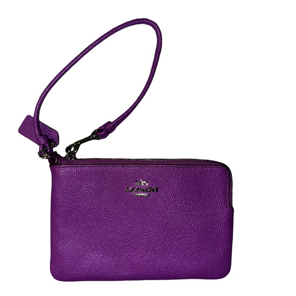Coach Handbags - COACH ZIP WRISTLET IN CROSS GRAIN LEATHER PURPLE NEW NO TAGS
